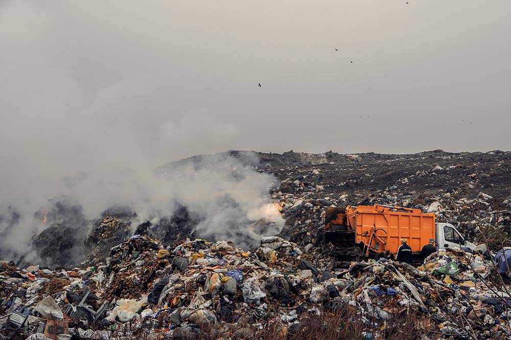 E-Debris and Air Pollution