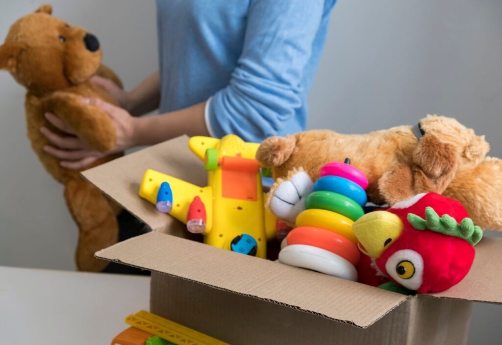 What to do with old toys? Learn the best ideas!